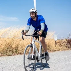 Unique Bargains Moisture Wicking Arm Sleeves Blue Yellow 1 Pair -Outdoor Sports Series GUEST 15c087d9 3310 4ed4 a19c 7834f0eb3e99