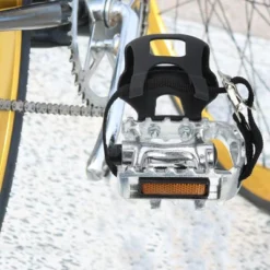 Unique Bargains Bicycle Pedals 9/16'' Spindle Platform With Toe Clips Fixed Foot Strap Cycling Parts Black Silver Tone 1 Pair -Outdoor Sports Series GUEST b3045c82 a0ce 4bc2 ae93 fbcd6e1a53bf